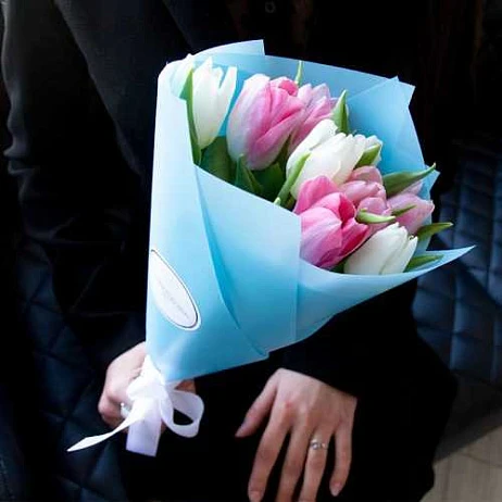 Букет из 9 тюльпанов "Вайт Пинк" (От 15 букетов)