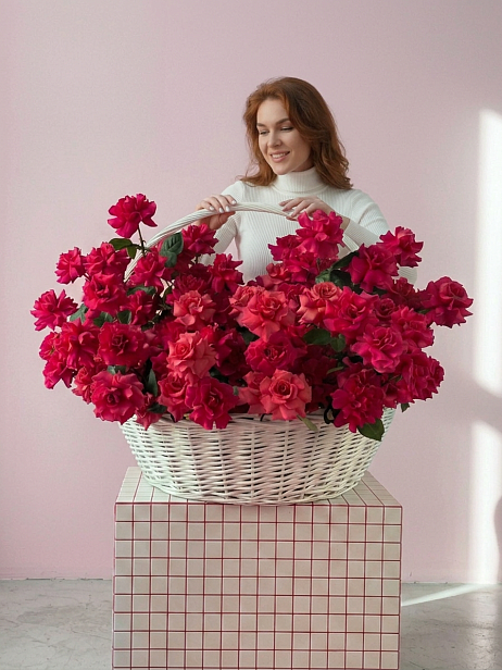 Корзина из 101 французской розы "Пинк Флойд"